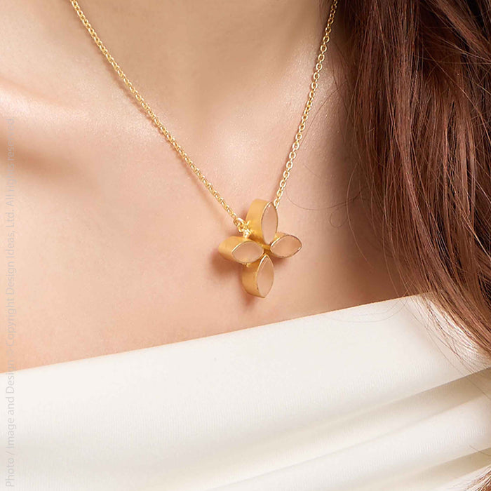 Kesuma™ necklace