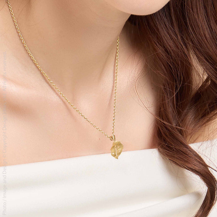Bumi™ leaf necklace