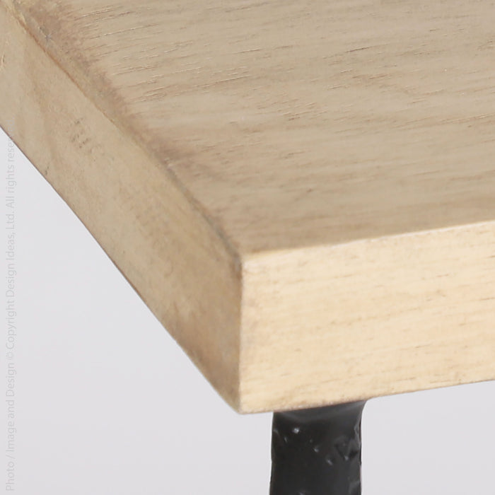 Valea™ desk
