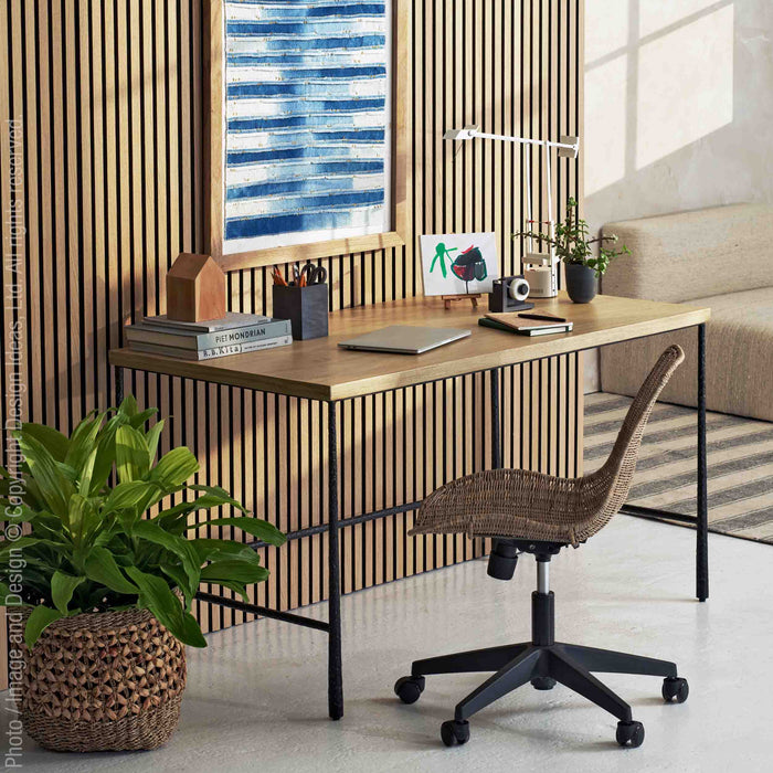 Valea™ desk