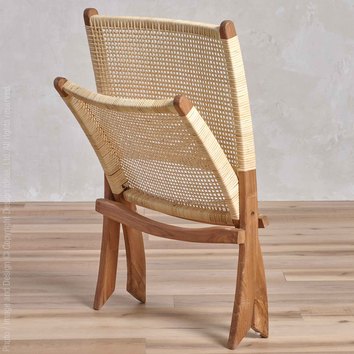 Alta™ folding lounge chair