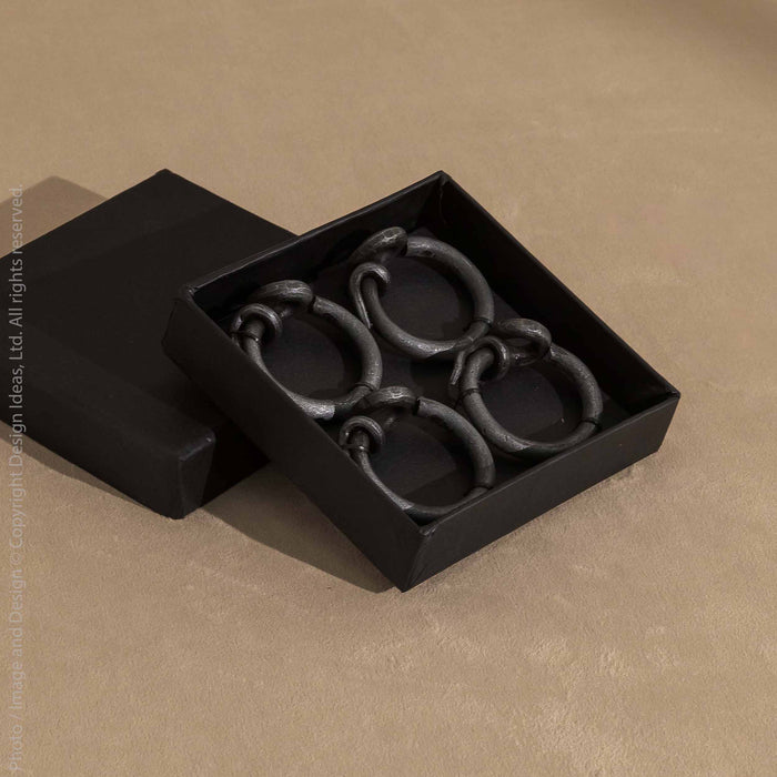 Brummel™ napkin rings (set of 4)