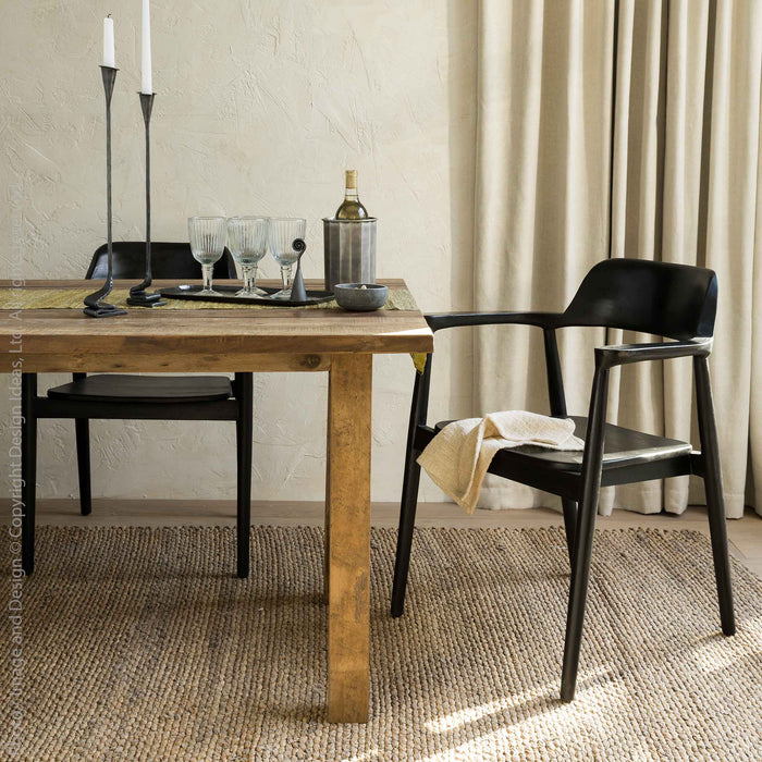 Barredo™ dining table
