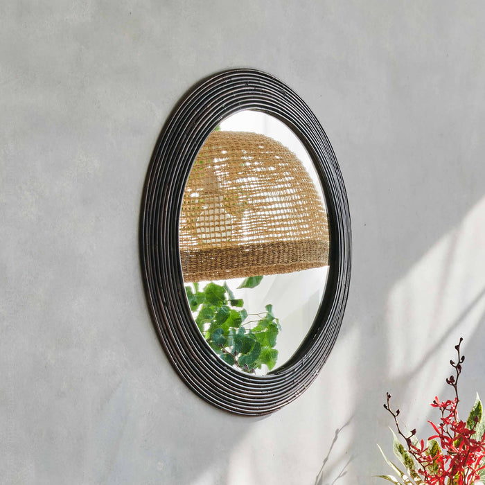 Nevari™ mirror