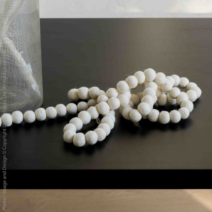 Lilliput™ garland (snowberry)