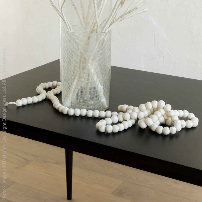 Lilliput™ garland (snowberry)
