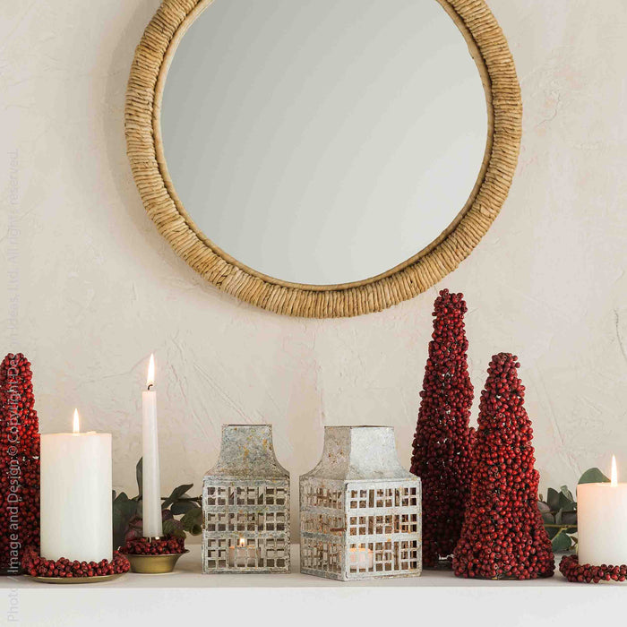 Amora™ taper wreath