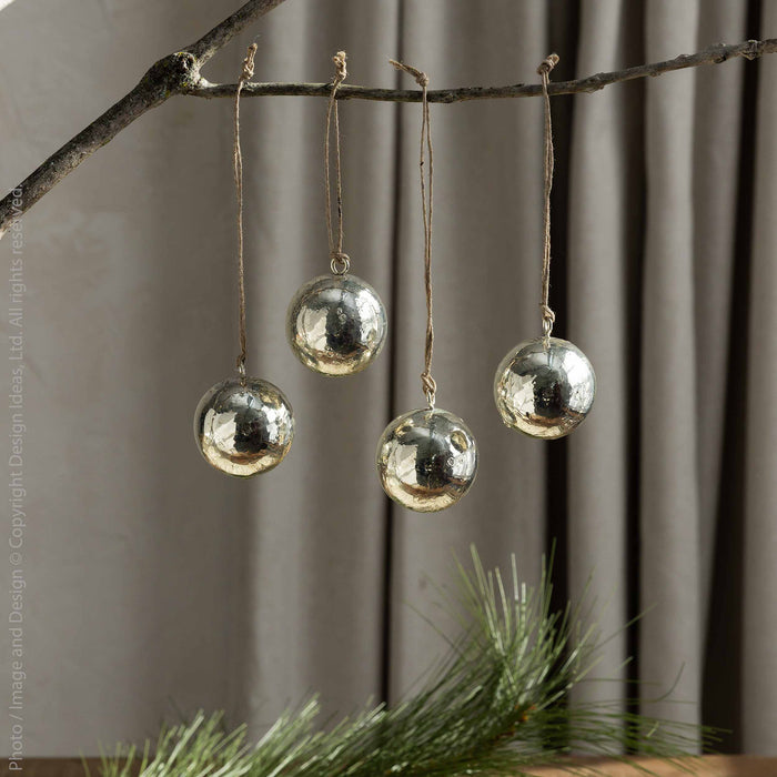 Norynne™ ornament (2 in: set of 4)