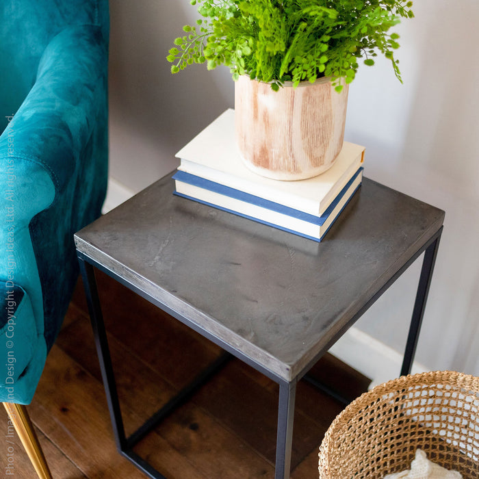 Pietra™ side table (small: cement)