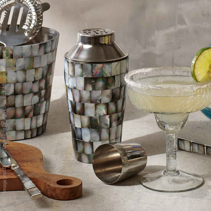 Abalon™ cocktail shaker